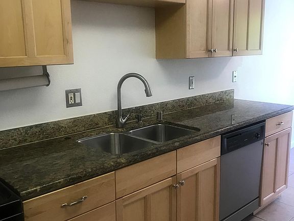 5th image of 590 El Dorado Ave