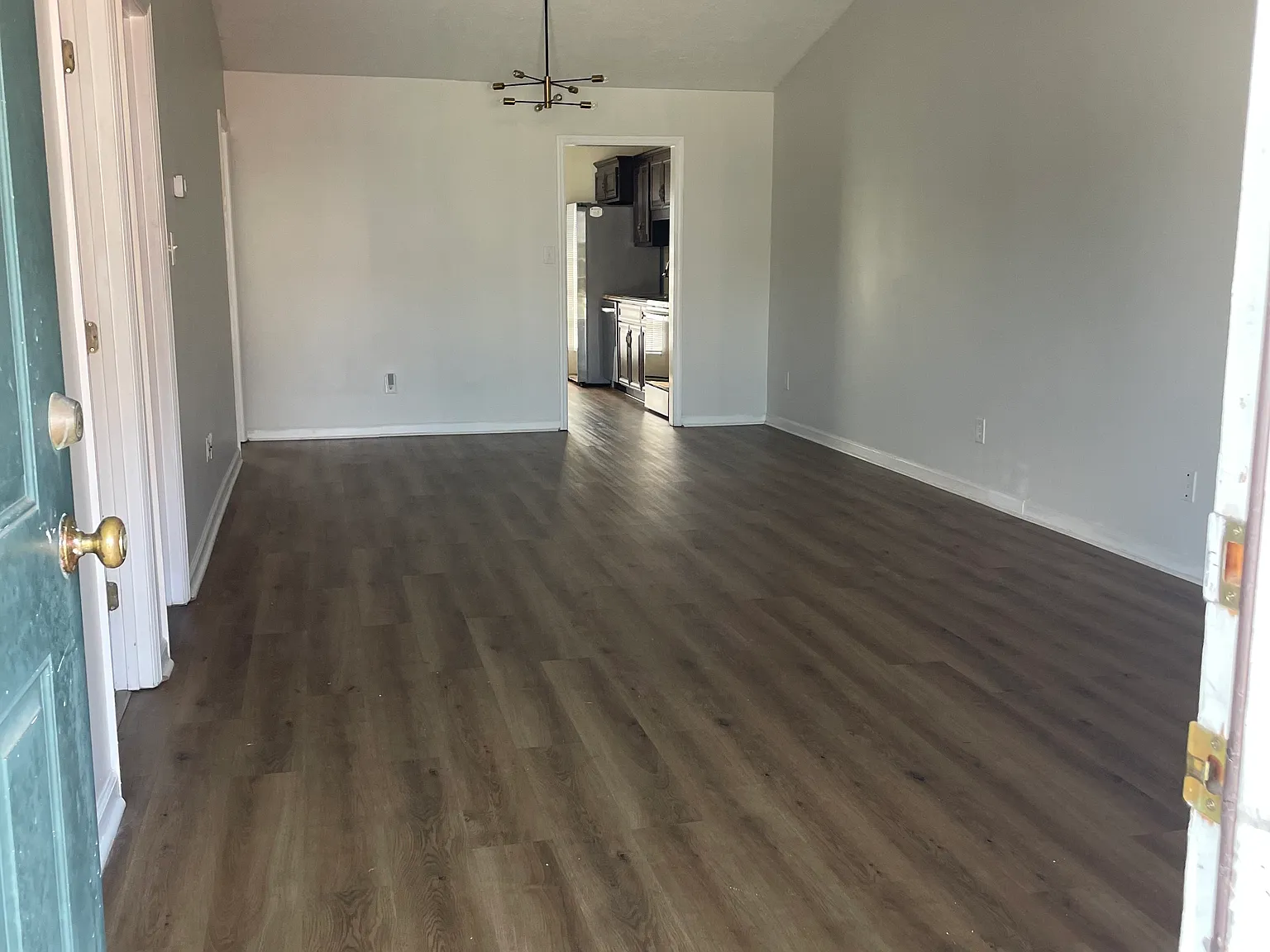 303 Brock Ln — Photo 3
