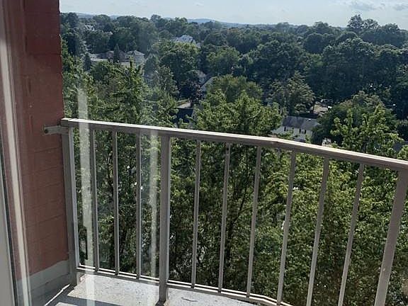 4th image of 115 W Squantum St APT 910