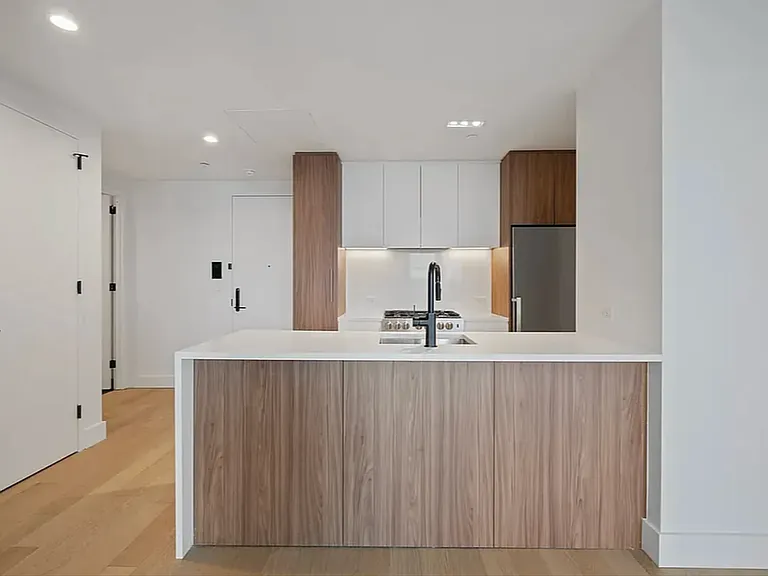 224 W 124th St #1300 — Photo 10