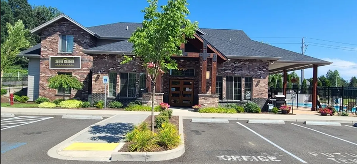 Building Photo - StoneBridge Crossing