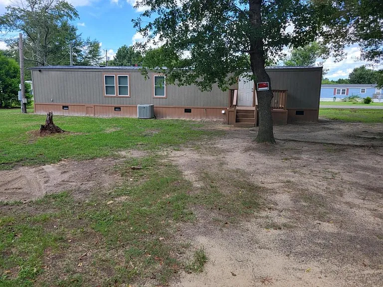 1739 Clover St — Photo 13