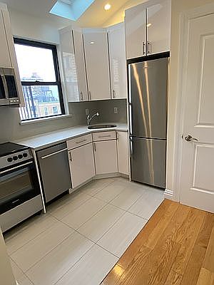 4th image of 115 E 92nd St Penthouse N
