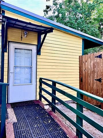 1st image of 3041 Pocahontas St
