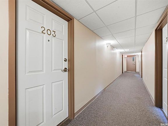 2nd image of UNIT 203-515 28th STREET E