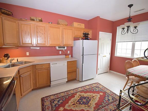 4th image of 2716 Cedarbrook Way