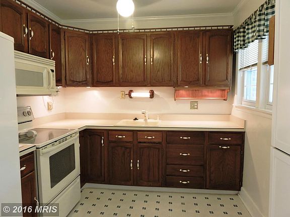 5th image of 1011 Stewart Ln