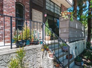21901 Gault St, Canoga Park, CA 91303