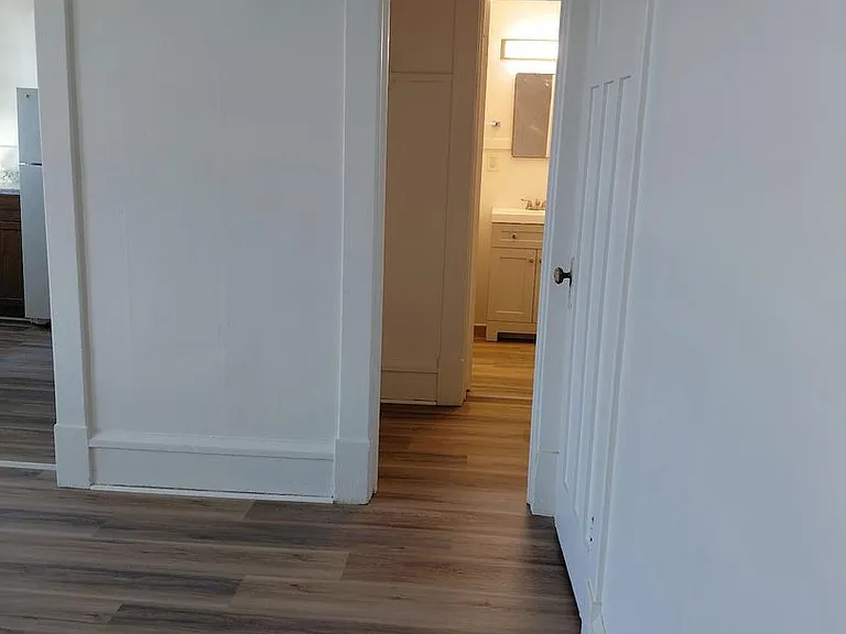 133 N Market Blvd — Photo 8
