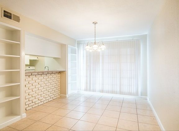 5th image of 5414 Elm St #1310