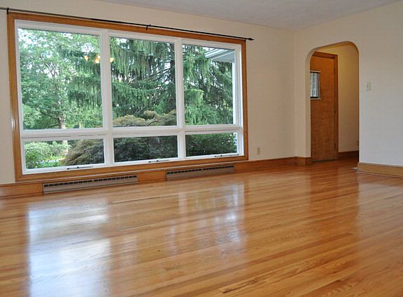 2nd image of 1011 Chestnut Dr