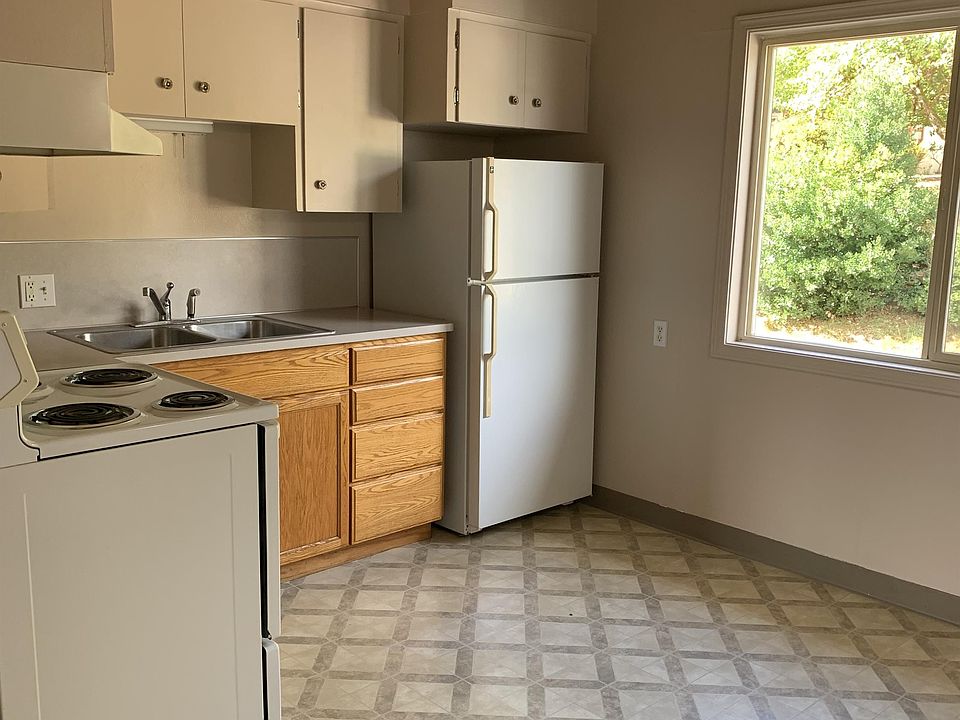 1st image of 810 S Nehalem St #4