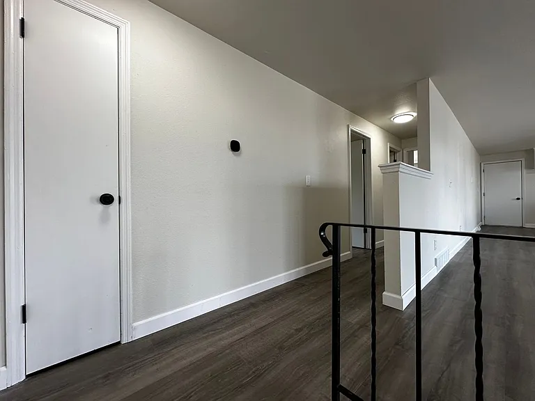 2746 Nicolet Dr — Photo 24