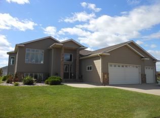 6225 14th St S, Fargo, ND 58104