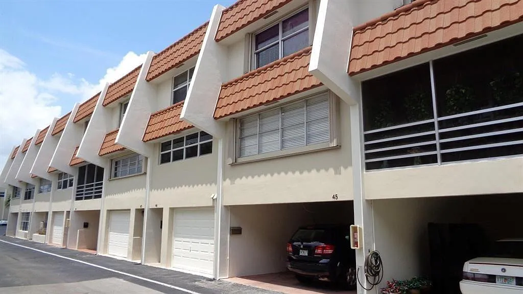 2 bed, 2.5 bath, 2168 sqft, $4,000 — Photo 1