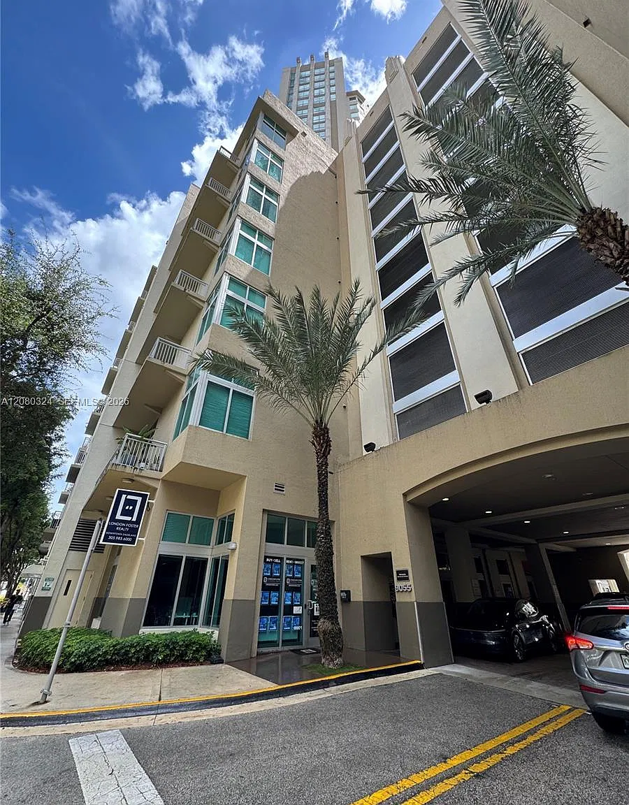 Metropolis I At Dadeland — Photo 1