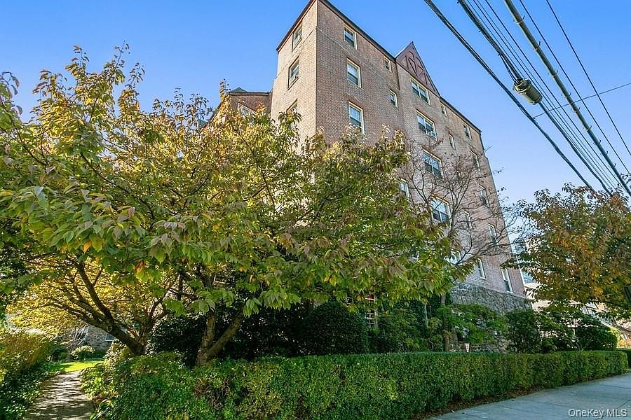 1st image of 151 Centre #6F