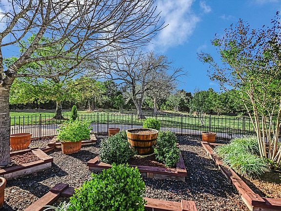 4th image of 130 Cave Springs Rd