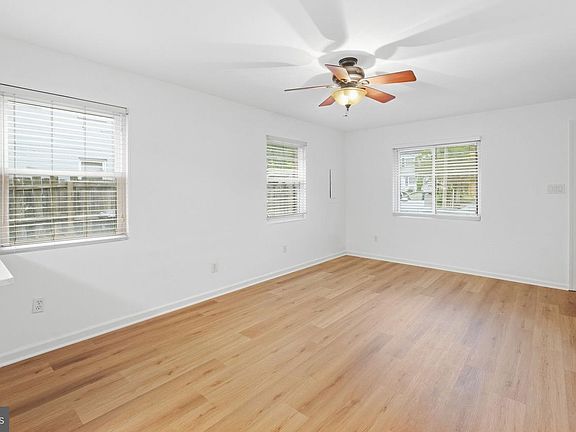 4th image of 2304 Fairview Ter