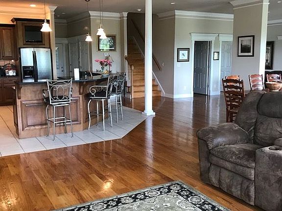 3rd image of 117 Lake Harbor Dr