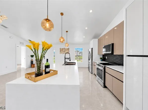 3449 NE 8th Place Cpe, Coral, FL 33909
