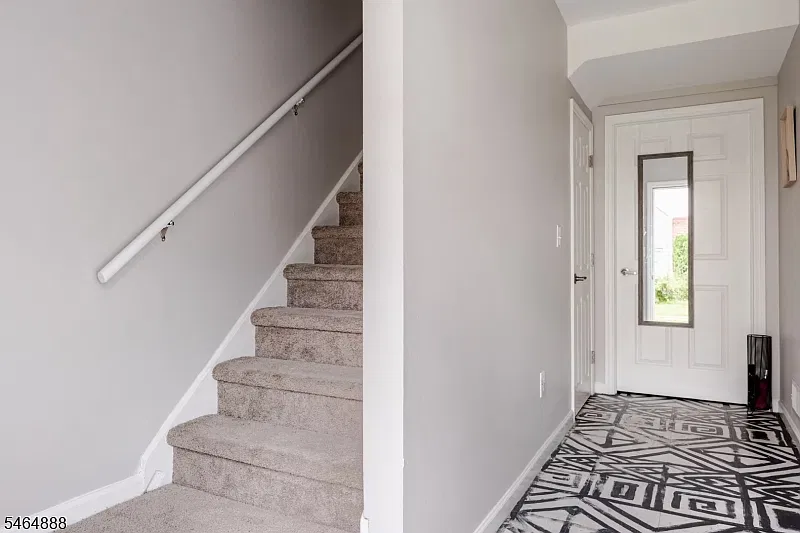3 bed, 1.5 bath, $3,200 — Photo 2