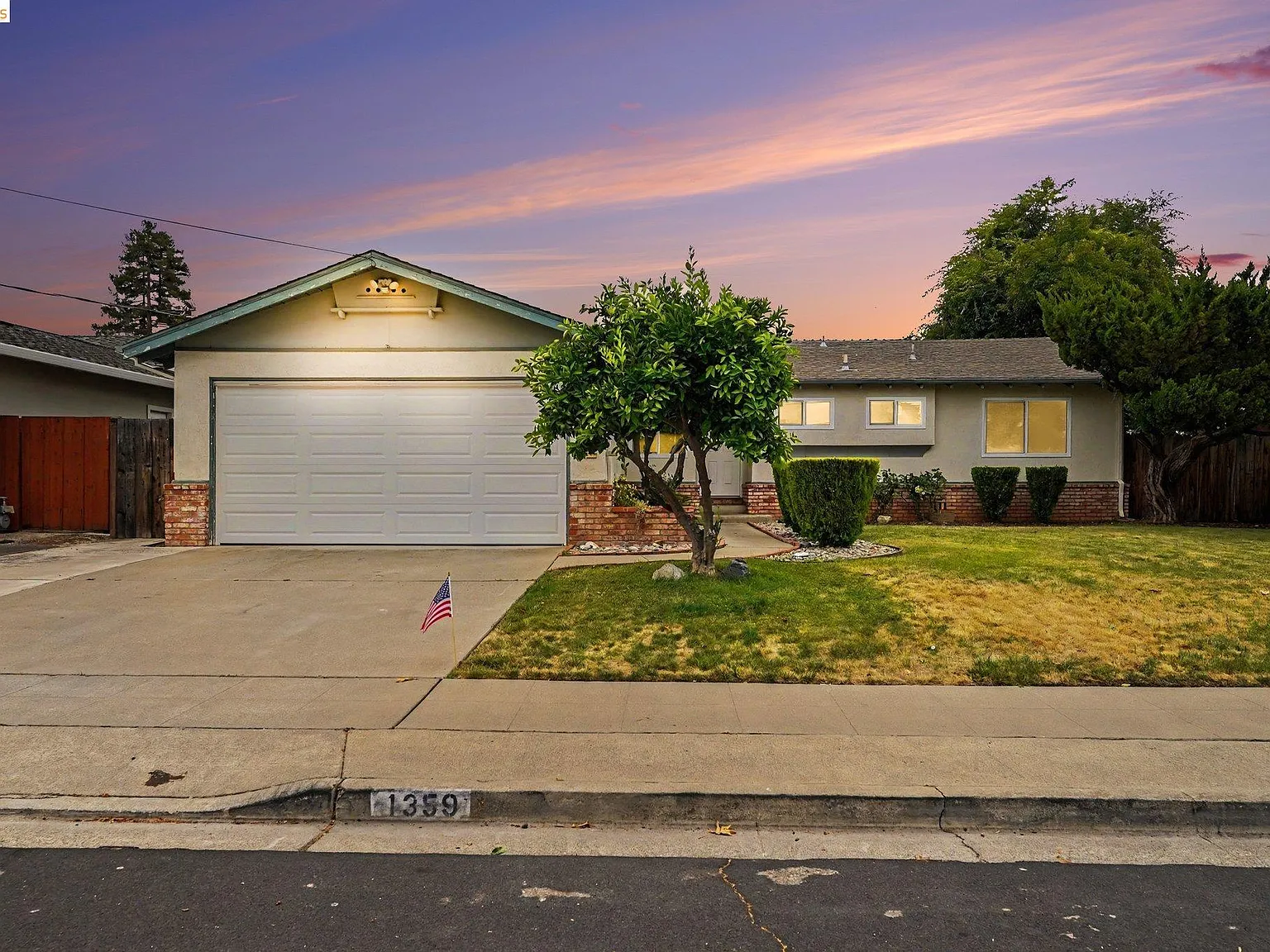 3 bed, 2.0 bath, 1284 sqft, $3,800 — Photo 1