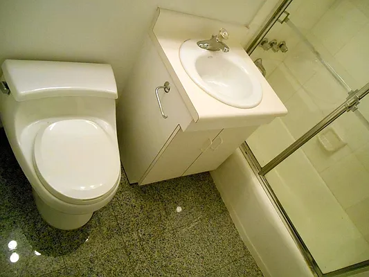 Rented by Carlyle Property Management | media 30