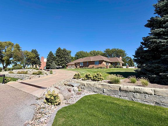 4th image of 13 Crestview Dr