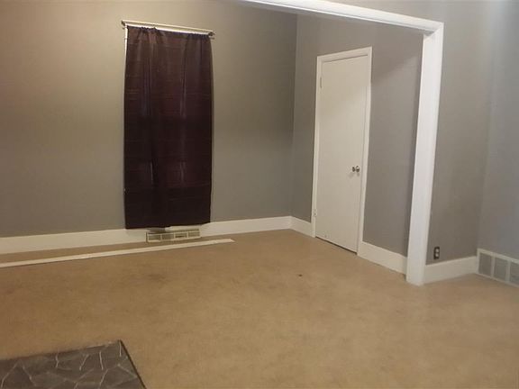 3rd image of 913 Coburn Ave