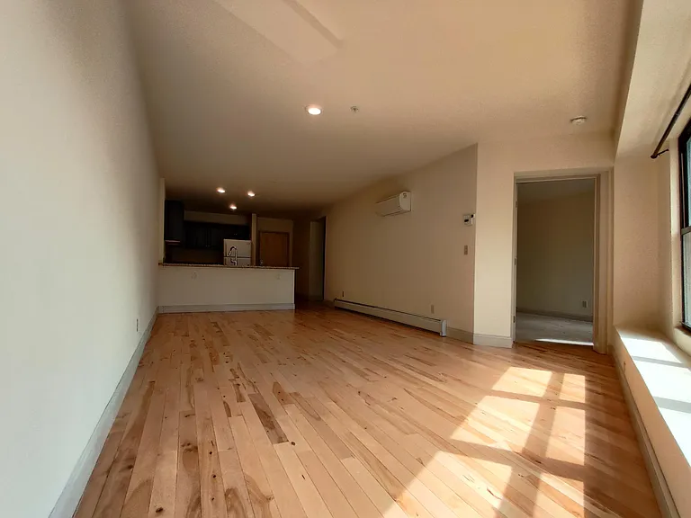 191 College St #206 — Photo 5