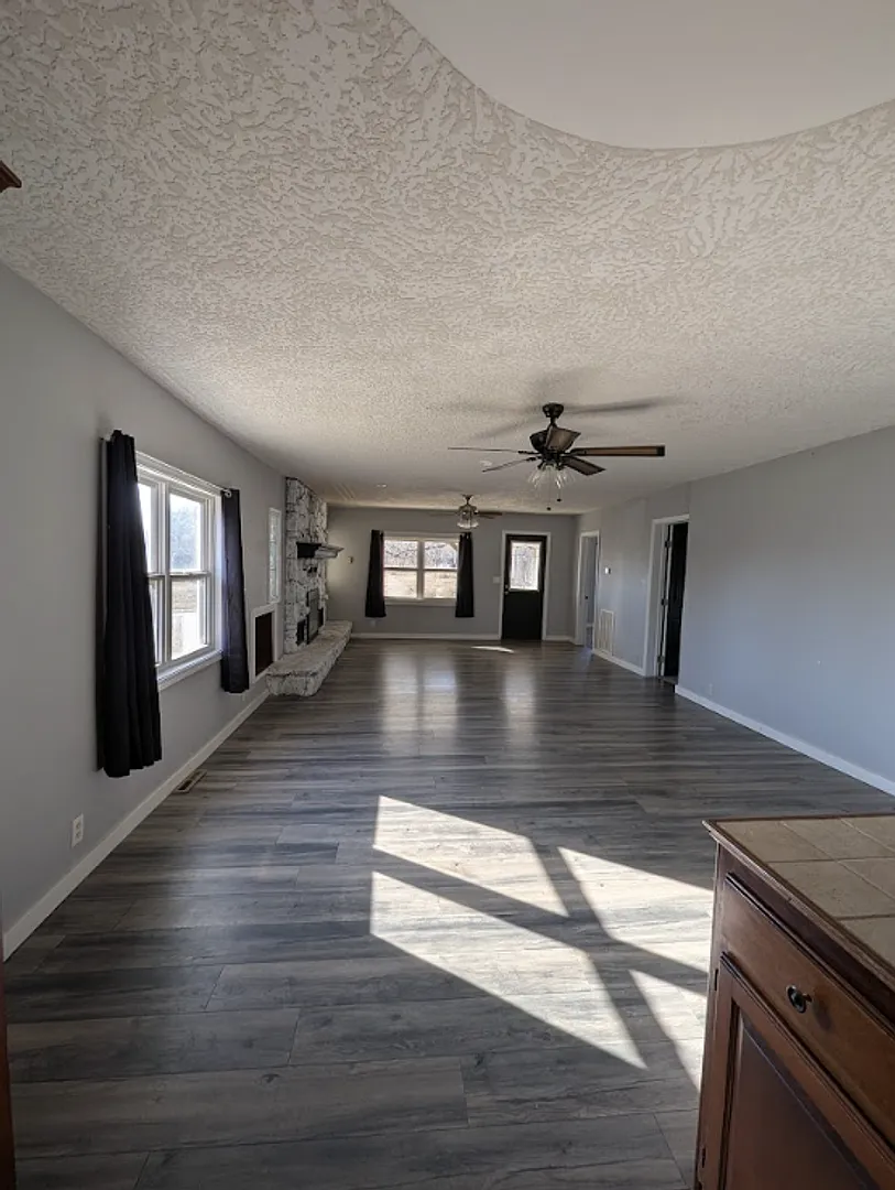 2 Bed, 1 Bath | Columbus KS | Detached Garage — Photo 4