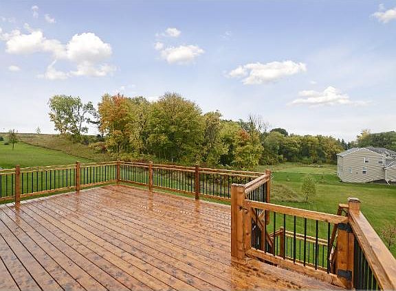 3rd image of 882 Oakmont Ln