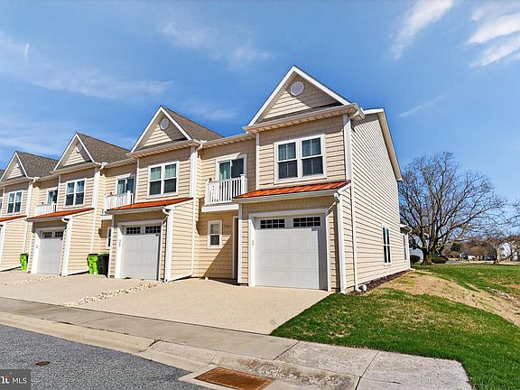 2nd image of 38445 Grand Ave #G2