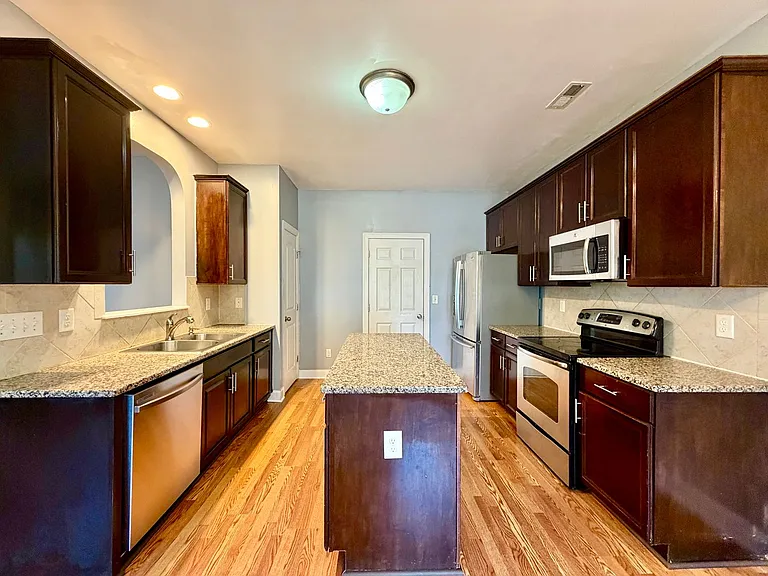 4601 Fonso Dr — Photo 8