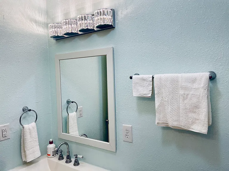 105 NE Railroad Ave #2 — Photo 3