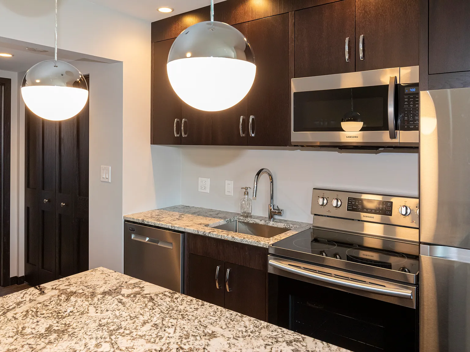 1 bed, 500 sqft, $1,500 — Photo 2