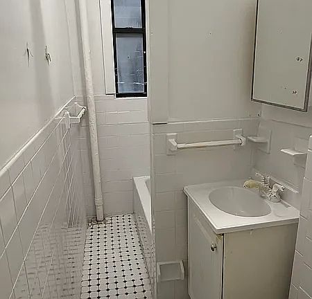 3rd image of 37-31 Crescent St #251