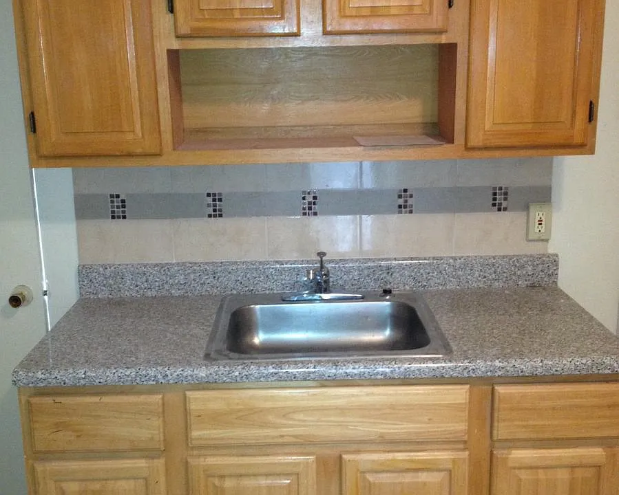 2 Bedrooms at 708 Summer Ave #1, Newark NJ — photo 1