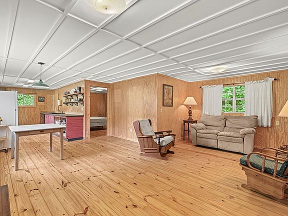 4th image of 140 Hummingbird Ln