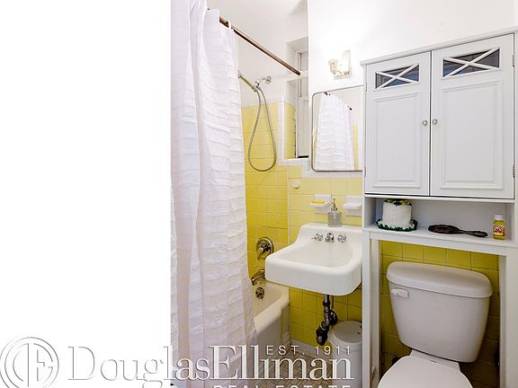 5th image of 431 W 54th St APT 2D