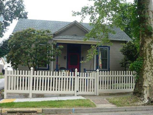2nd image of 334 Little St