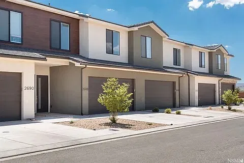 3 bed, 2.5 bath, 1824 sqft, $2,300 — Photo 1