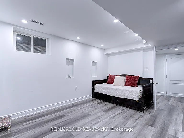 83 Commodore Dr #1 — Photo 9