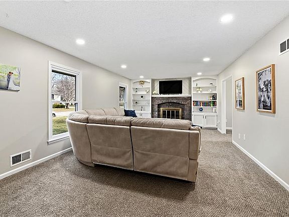 5th image of 710 SW Murray Rd