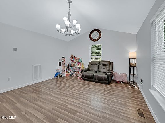 4th image of 2408 Jones Street
