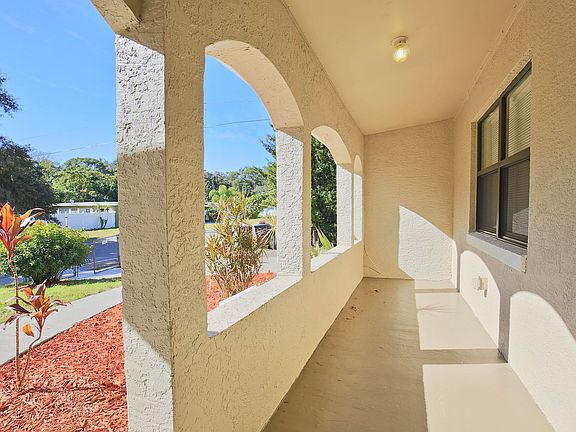 3rd image of 1565 Kings Ct