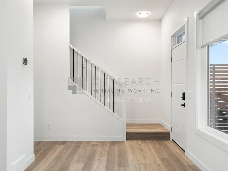 244 Sovereign Cres SW #1 — Photo 6