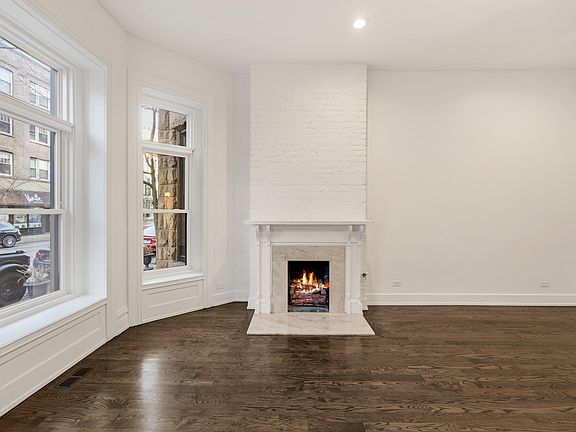 3rd image of 2107 N Clark St