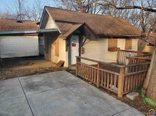 912 SE 18th St, Topeka, KS 66607